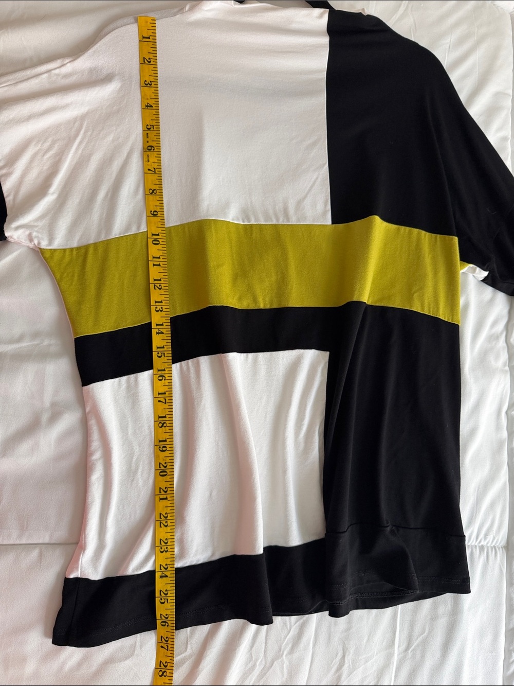 Lisa Bayne Short Sleeve Colorblock Tee in White, Black & Olive - Picture 5 of 6